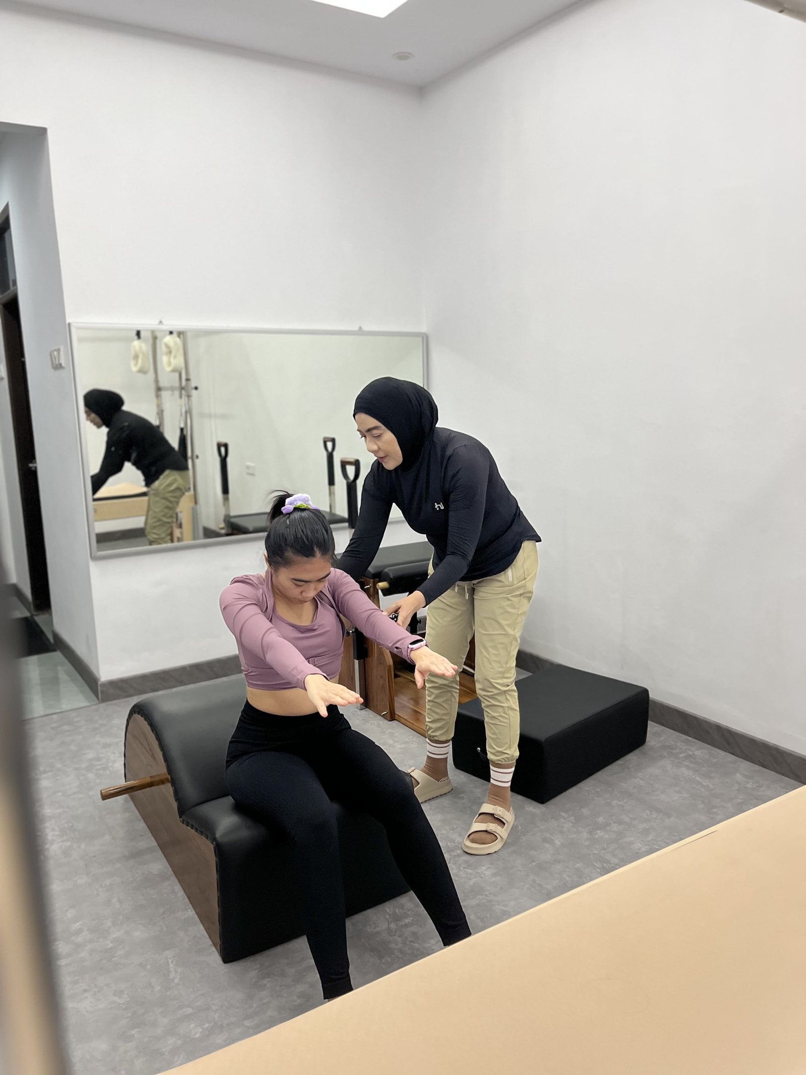 Interior studio Love Flow Pilates yang nyaman dan bersih