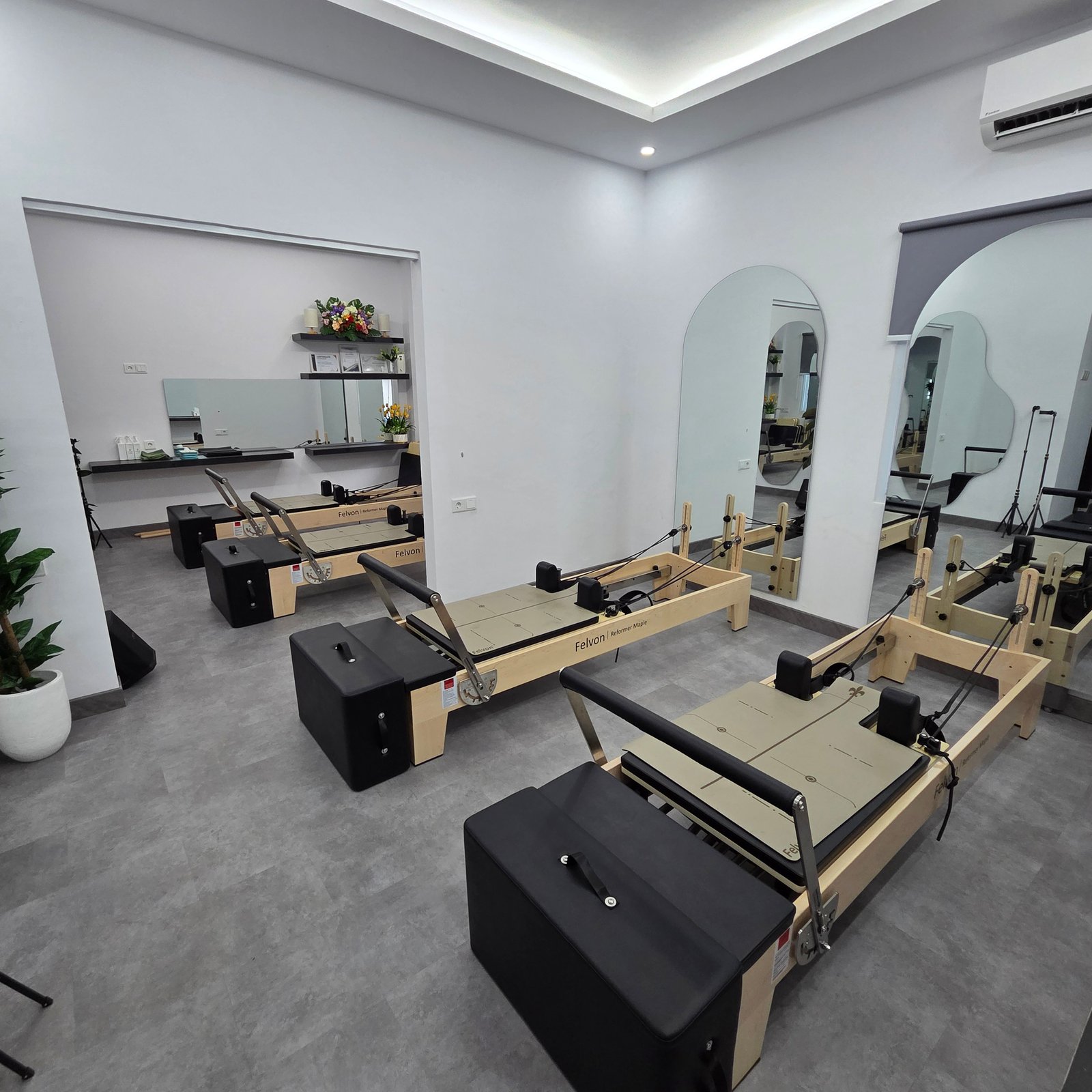 Kelas Grup Reformer Love Flow Pilates — maks. 5 orang